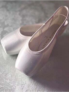 Gaynor Minden White Satin Pointe Shoes